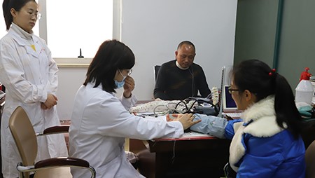 關愛職工(gōng)健康 西迪開展中(zhōng)醫(yī)診療活動